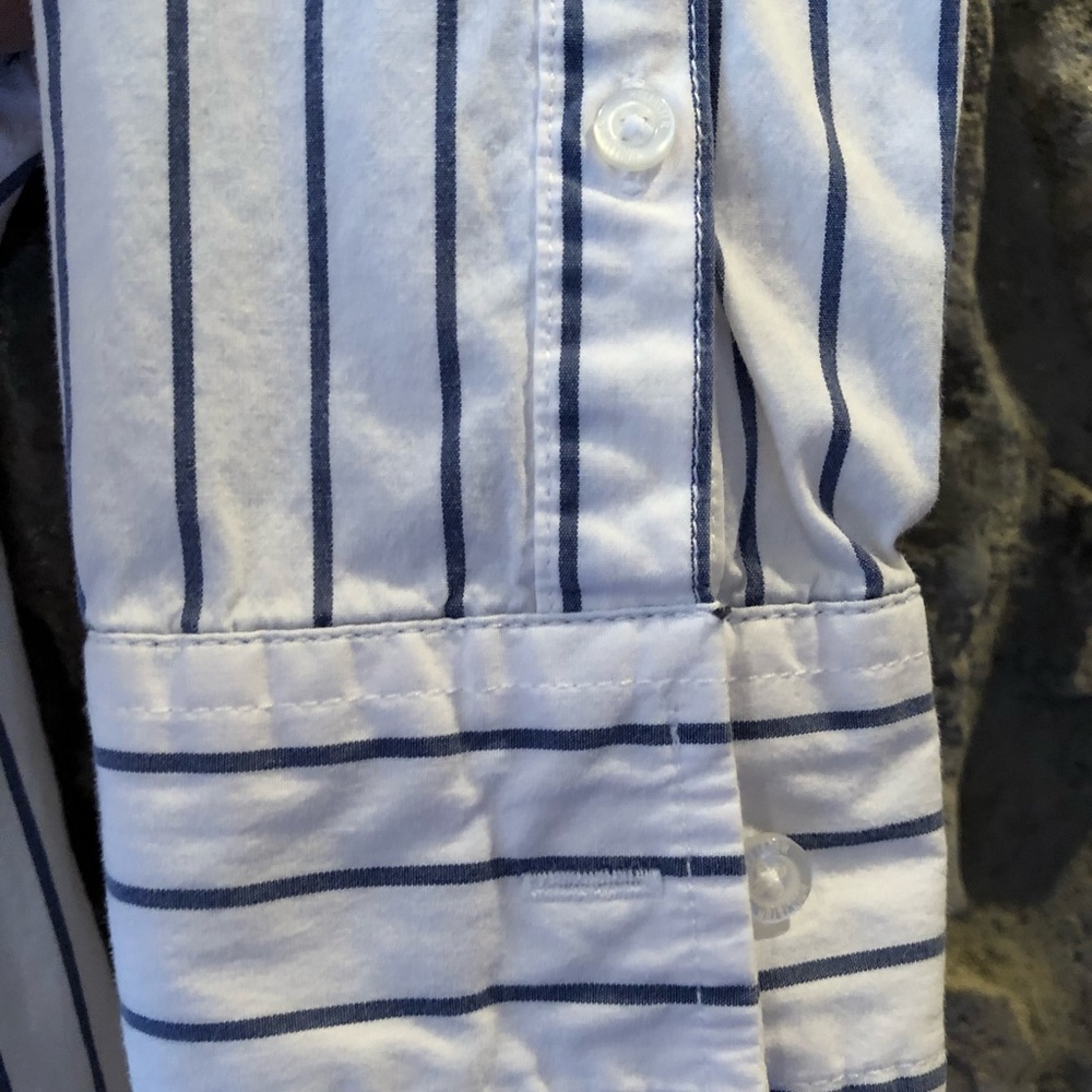 HOLLISTER PINSTRIPE BUTTON DOWN Size Small - Picture 6 of 6